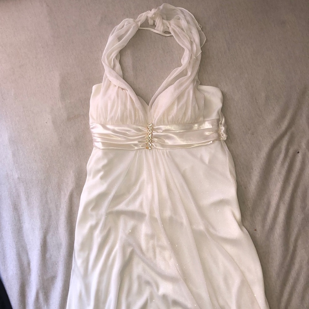 White Flowy Dress💖
